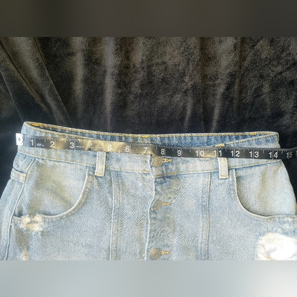 FREE PEOPLE 🤩 Distressed Button Down Jean Skirt Size 6 100% Cotton!!!! 🥰 - Picture 11 of 14